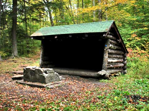 lean-to on trail to Big Indian Mountain
