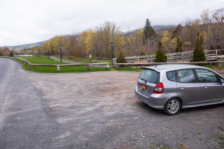 Parking at the east side of Dolan Lake region for the Hunter Rail Trail