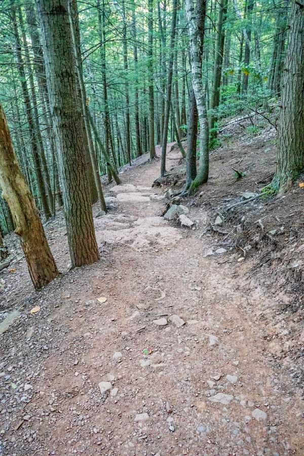 beginning of trail down to the middle pool of kaaterskill falls