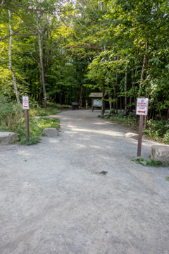 Trail head for this hike of southern escarpment trail and kaaterskill falls