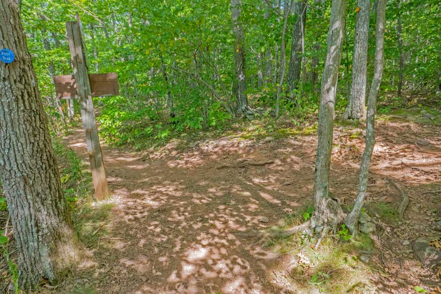 spur trail on the southwestern escarpment to the horse trail