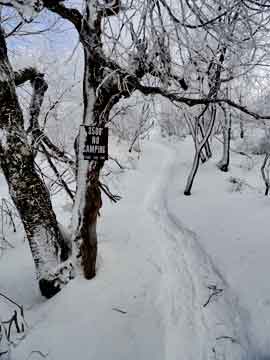 3500 sign on camel's hump mountain