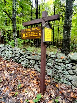 sign at the beginning of the trail head 