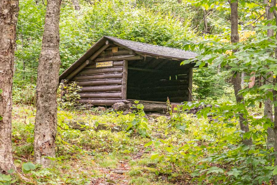lean-to at the Mink Hollow Road pass between sugarloaf mountain and Plateau Mountain