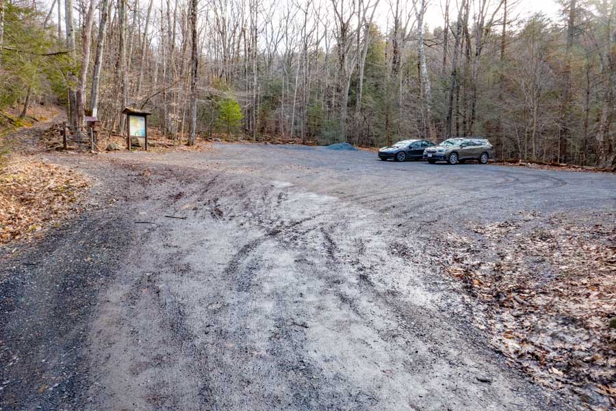 DEC Upper Platte Clove Parking Area for hiking up to Kaaterskill High Peak