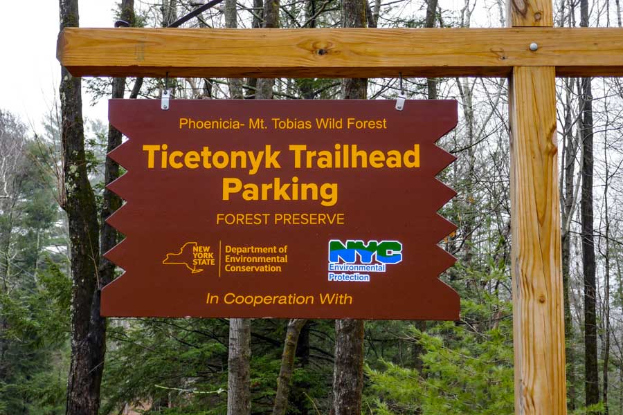 ticetonyk DEC sign for the parking aread