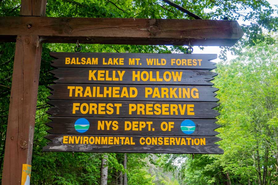Kelly Hollow Parking Area on NYS land for the Kelly Hollow Loop