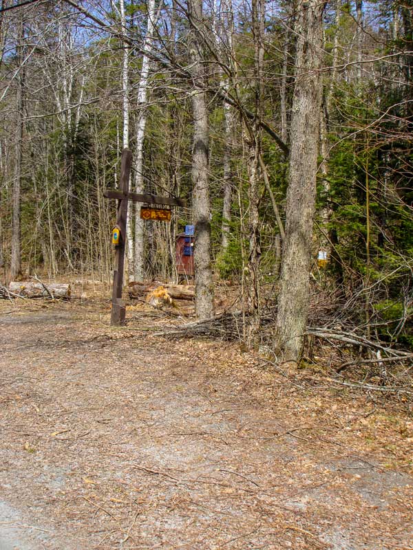 Trailhead to Black Dome Trail