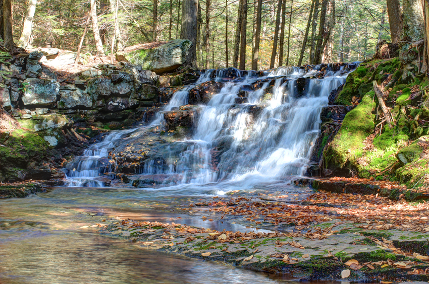 bridal veil falls in Hell's Hole