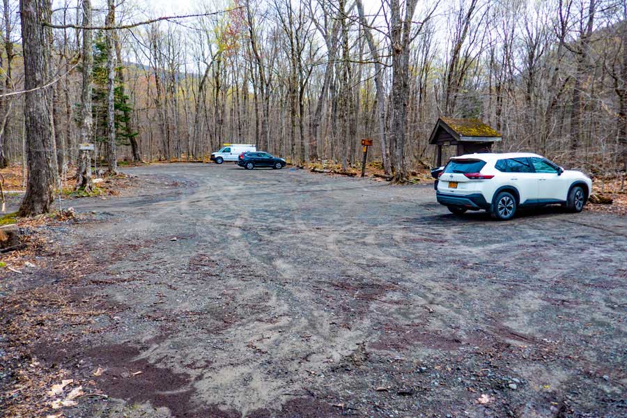 Slide Mountain parking area for hike to Giant Ledge & Panther Mountain
