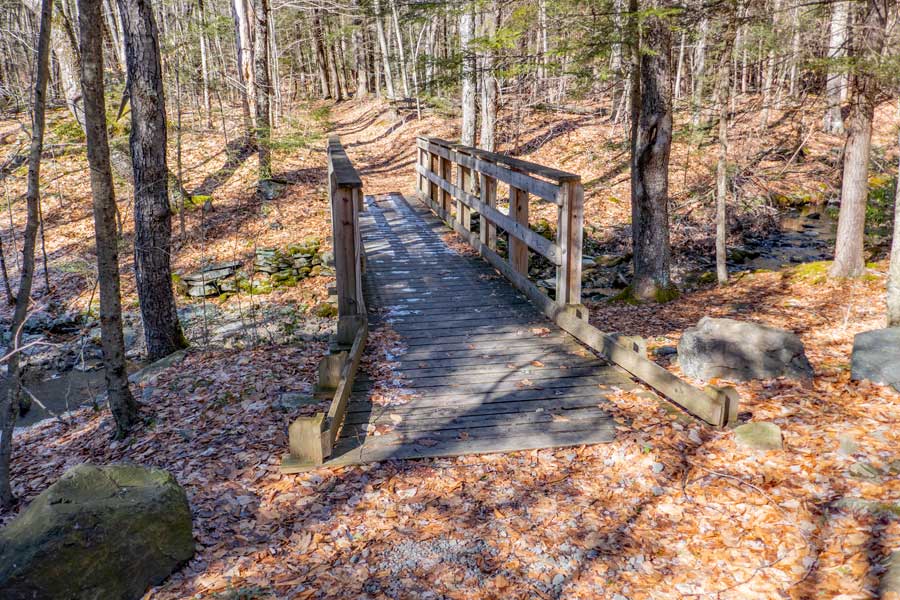 Bridge over Sapbush Creek for the Flat Hill Trail to Vernooy Kill Falls 