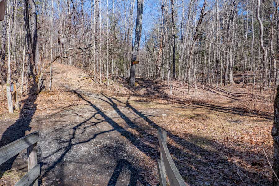 The trail junction by the east side of Vernooy Kill Falls